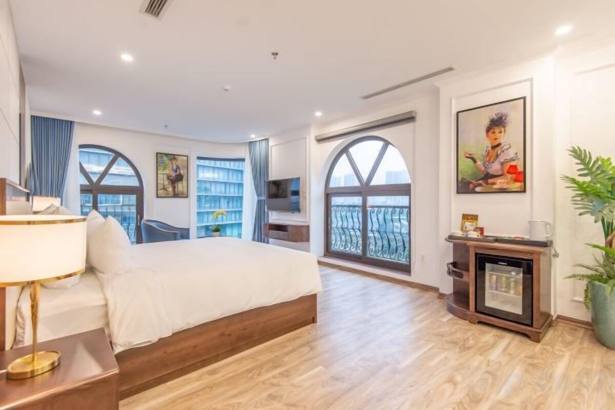 Memory foam beds, minibar, in-room safe, desk