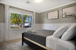 3 bedrooms, desk, free WiFi, bed sheets