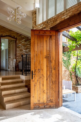 Mars: The Menangle Hideaway: Relax and Unwin