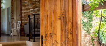 Mars: Explore Starlink with Luxe Farmhouse Getaway