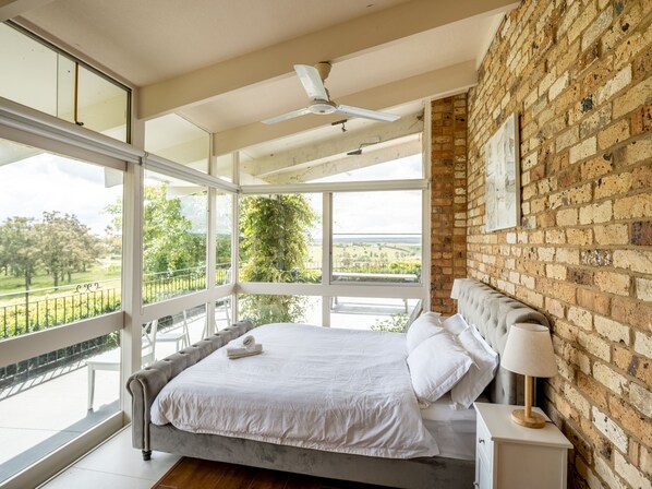 6 bedrooms, iron/ironing board, free WiFi, bed sheets