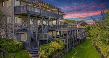 New! Luxury Gateway w/ Home Theater & Decks!