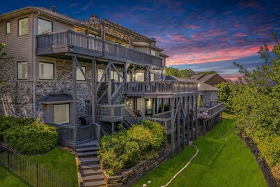 New! Luxury Gateway w/ Home Theater & Decks!