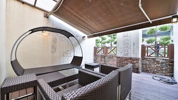Quarto casal premier, terraço | Roupas de cama premium, individualmente decorados