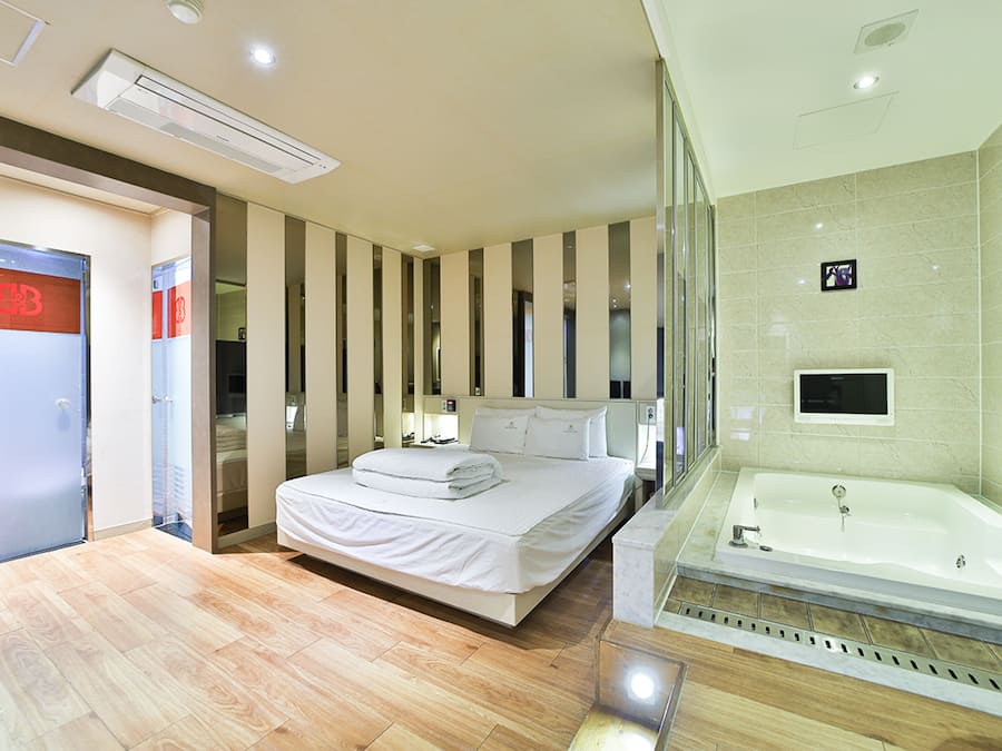 Same day special (Random room type)