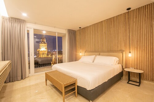 7 Bedroom in Clock Tower Plaza with Private Pool