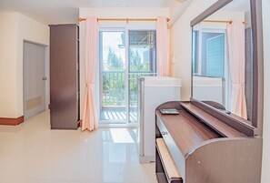 Standard Room | Blackout drapes, free WiFi, bed sheets - Supatranai Home Cha-am (Cha-am)