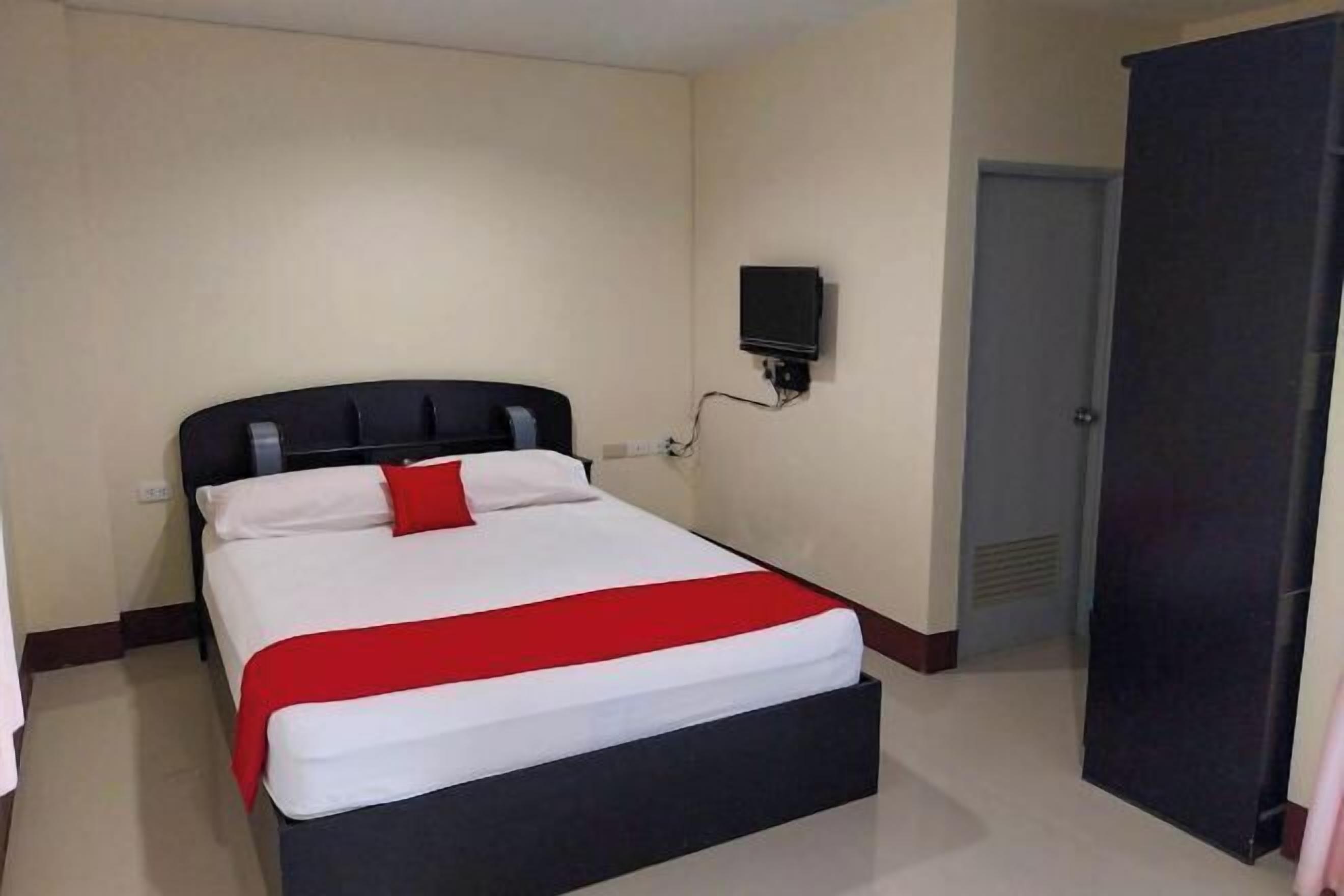 Blackout curtains, free WiFi, bed sheets