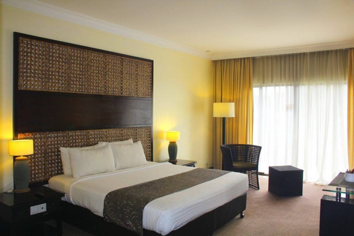 Minibar, in-room safe, desk, blackout curtains
