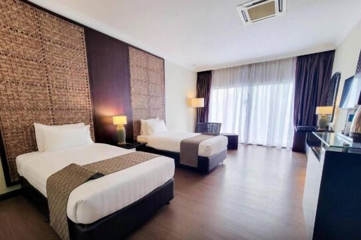 Minibar, in-room safe, desk, blackout curtains