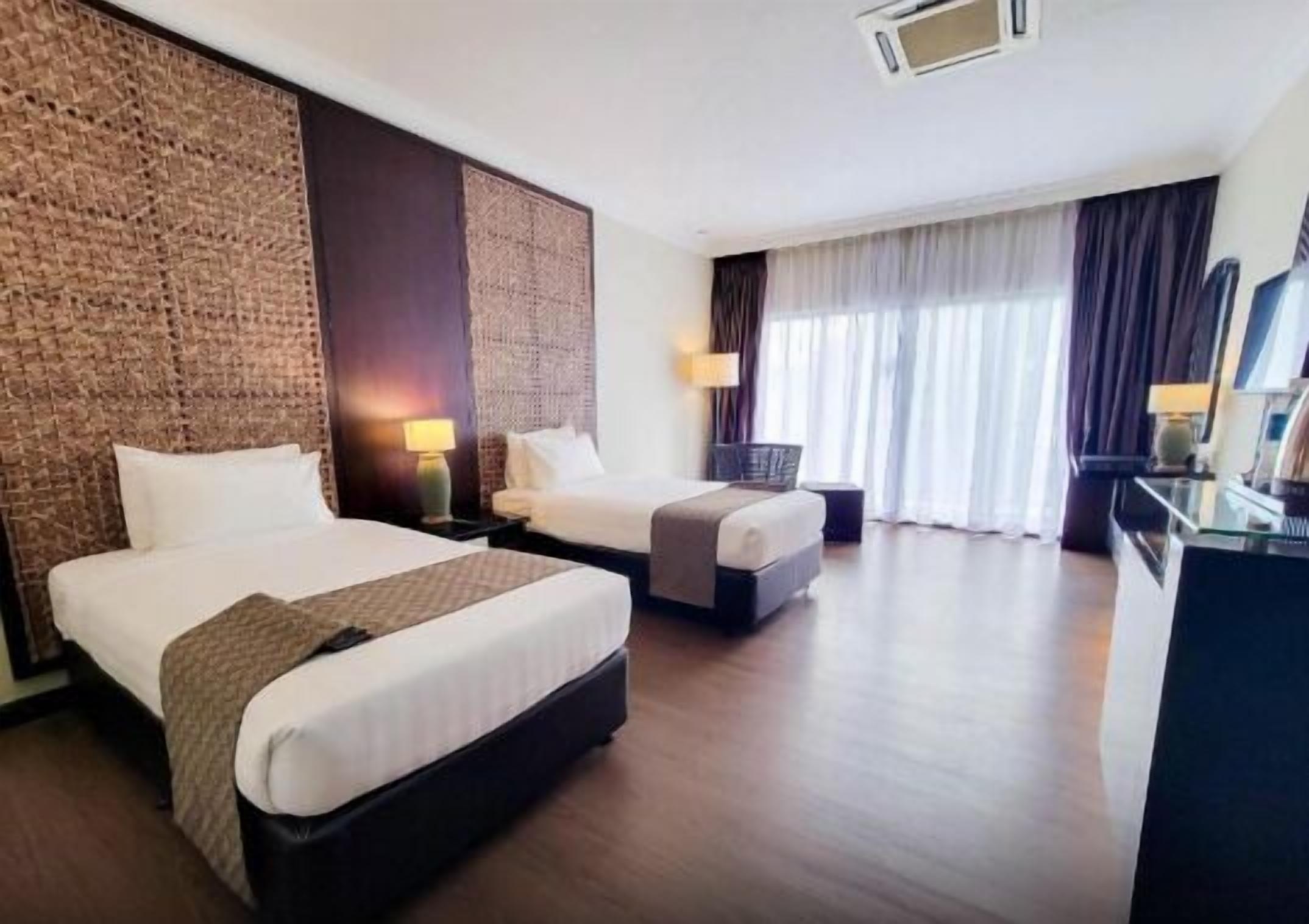 Minibar, in-room safe, desk, blackout curtains