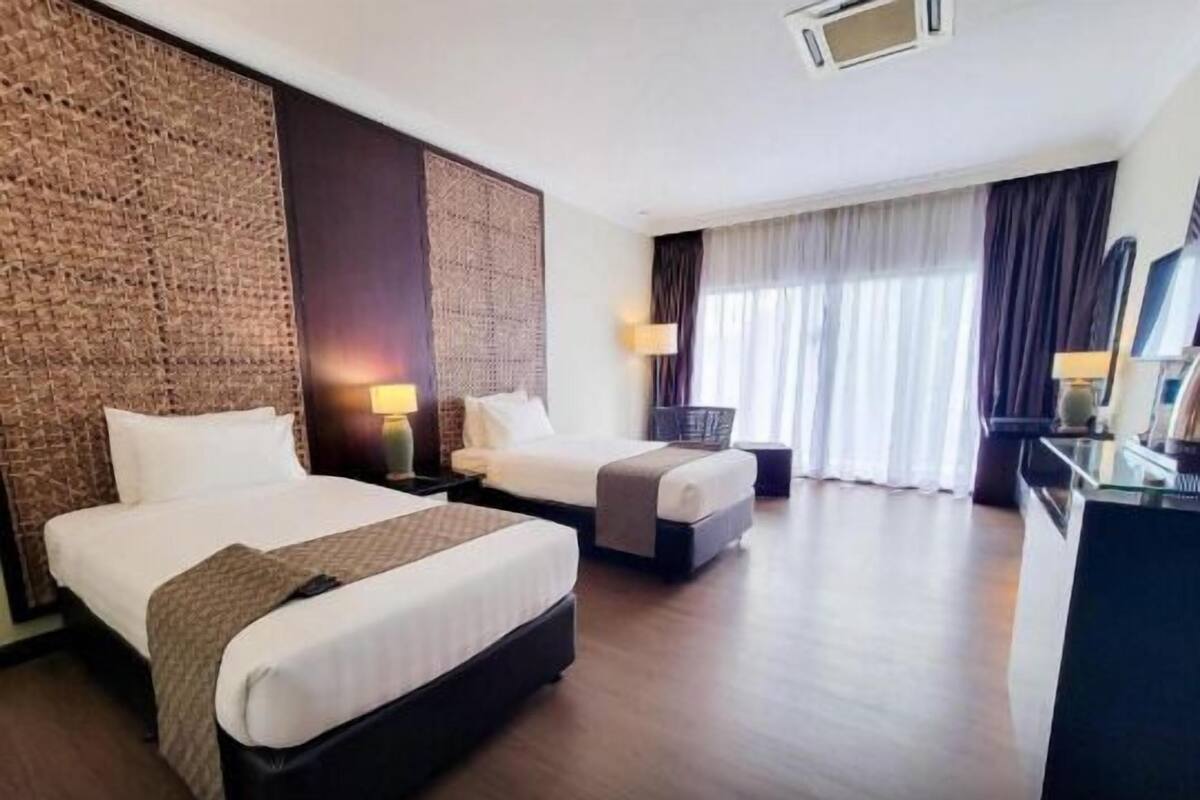 Minibar, in-room safe, desk, blackout curtains