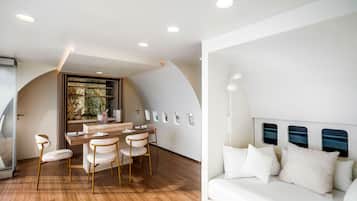 In-room safe, laptop workspace, blackout curtains, iron/ironing board