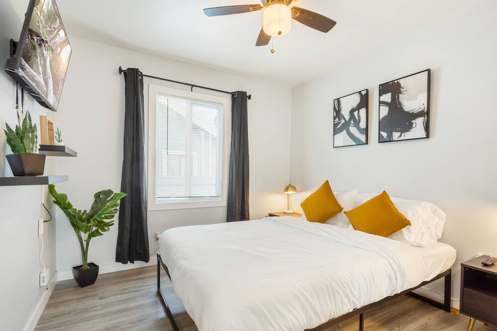 Cozy Home near Downtown & 12 min to Disneyland