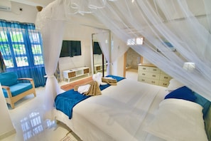 Standard Room, Sea View | Egyptian cotton sheets, premium bedding, in-room safe, blackout drapes - Sea Splash & La Petite Maison (Praslin Island)
