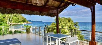 Sea Splash & La Petite Maison