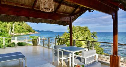 Sea Splash & La Petite Maison