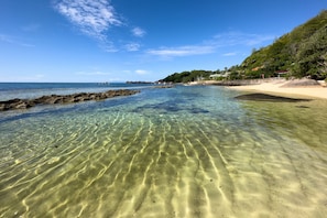 Beach nearby, white sand, beach towels - Sea Splash & La Petite Maison (Praslin Island)