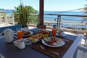 Daily continental breakfast (EUR 15 per person) - Sea Splash & La Petite Maison (Praslin Island)