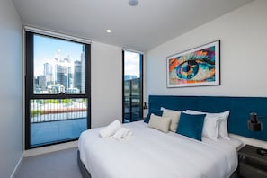 Apartamento premier, 2 quartos, 2 banheiros, vista para a cidade (Sub Penthouse) | Escrivaninha, espaço de trabalho para notebook, cortinas blackout
