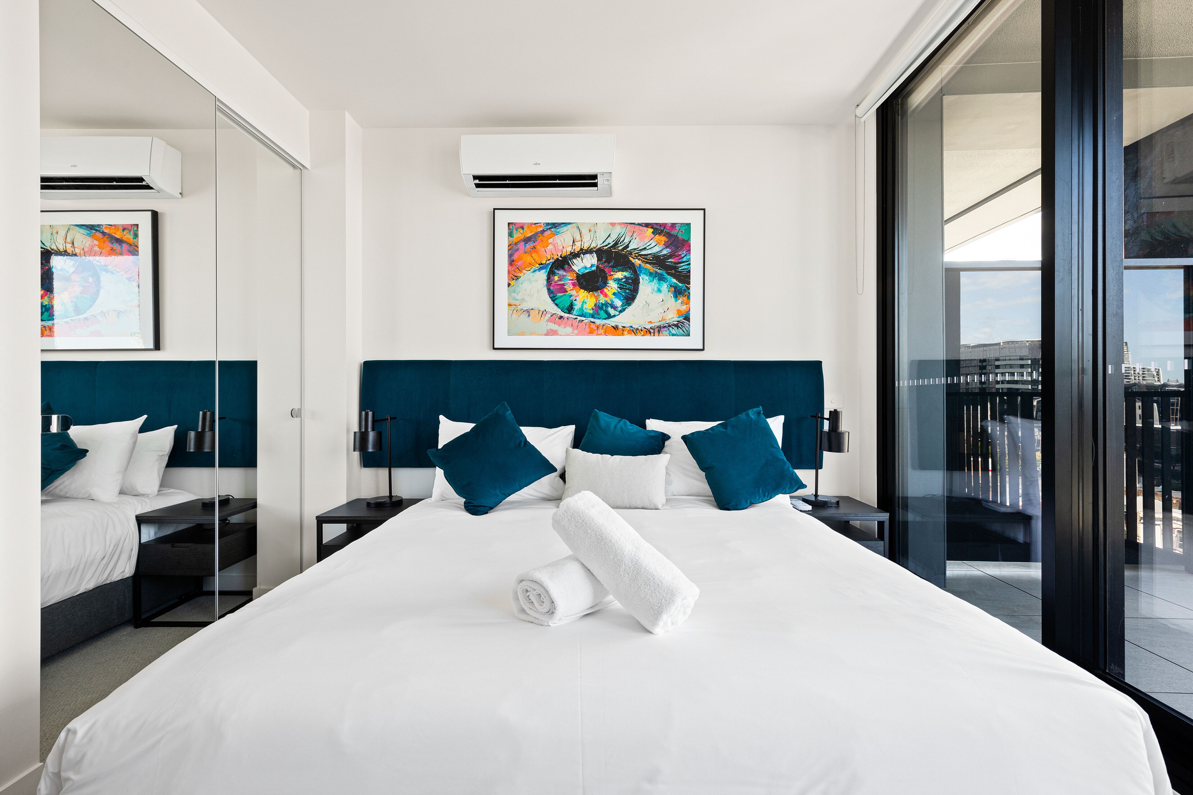 พรีเมียร์อพาร์ทเมนท์, 3 ห้องนอน, 2 ห้องน้ำ | โต๊ะทำงาน, พื้นที่ ทำงานแบบใช้แล็ปท็อป, ผ้าม่านกันแสง, เตารีด/โต๊ะรีดผ้า