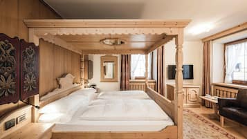 1 bedroom, premium bedding, in-room safe, desk