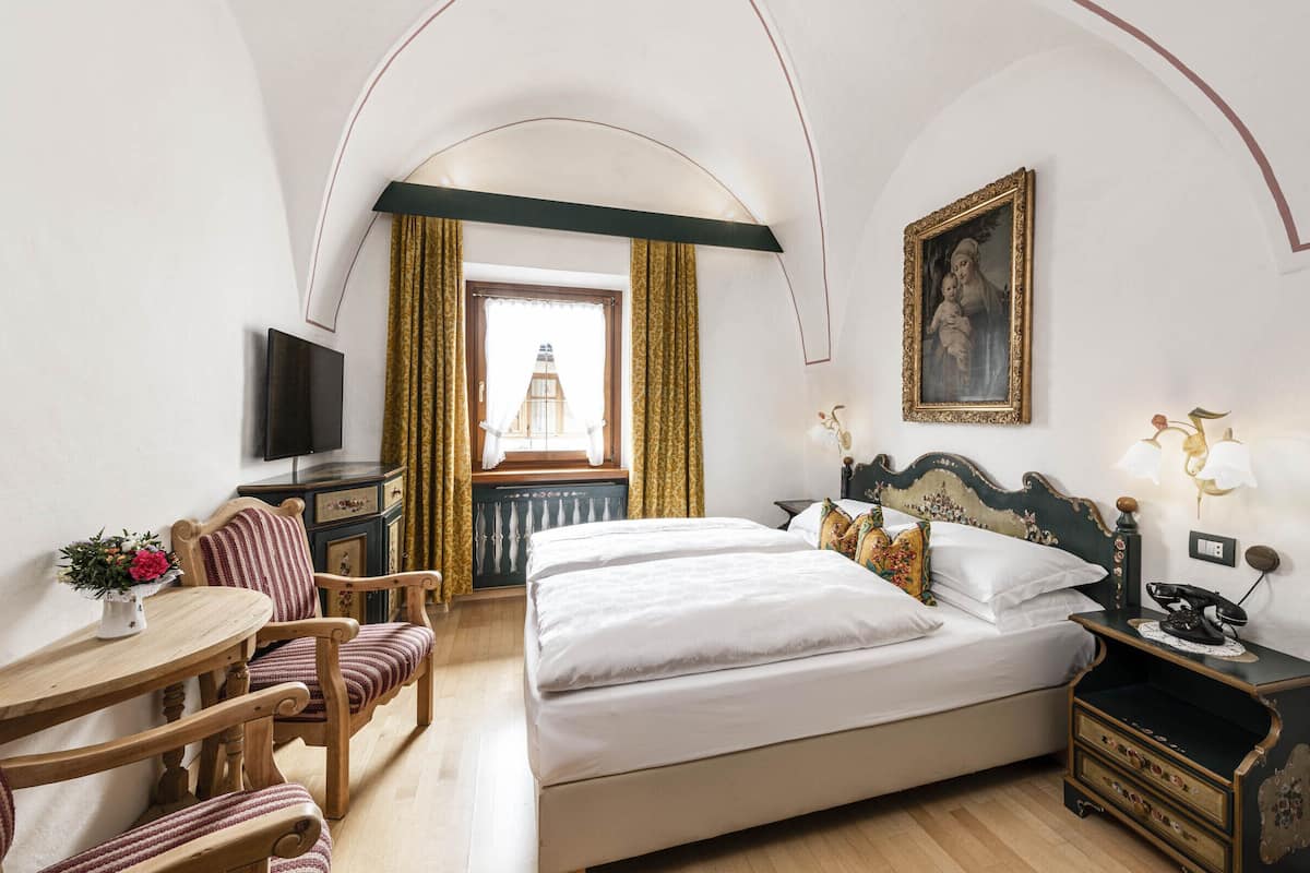 Standard-Doppel- oder -Zweibettzimmer