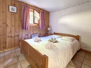 3 bedrooms, free WiFi, bed sheets