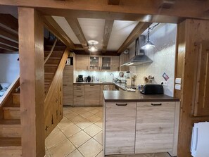 Jääkaappi, mikroaaltouuni, astianpesukone