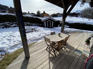 Outdoor dining - Cozy 3-BR Chalet in Quiet Area - Near Slopes, Fireplace, WiFi, Garage (Les Carroz d'Arâches)