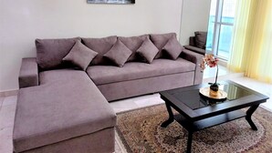 Appartement (2 Bedrooms) | Coin séjour | Télévision à écran plasma de 1 cm avec chaînes par satellite, télévision