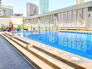Outdoor pool - Supreme 2bedroom With Balcony in Business Bay (Dubai)