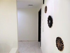 Interior entrance - Supreme 2bedroom With Balcony in Business Bay (Dubai)