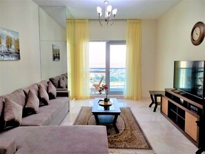 Living area - Supreme 2bedroom With Balcony in Business Bay (Dubai)