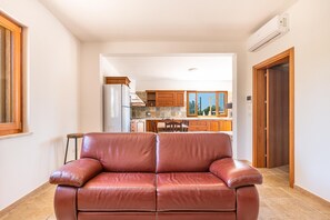 1-inch LCD TV with digital channels, TV - 3043 Villa Grazia by Perle di Puglia (Racale)