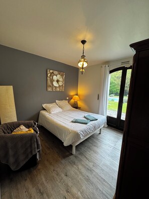 5 bedrooms, desk, iron/ironing board, free WiFi