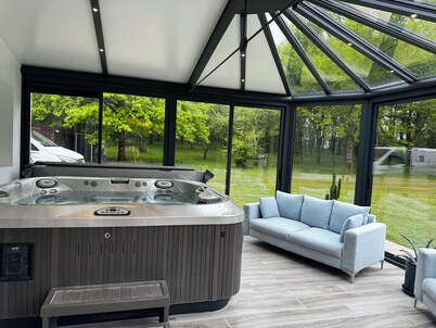 Magnifique Villa de 14 Pers Piscine Chauffée, Jacuzzi, Sauna