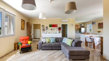 1-Zoll-LCD-Fernseher mit Digitalempfang, Fernseher, Kamin