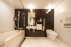 Habitación estándar doble, no fumadores | Baño | Ducha, artículos de higiene personal gratuitos, zapatillas y toallas