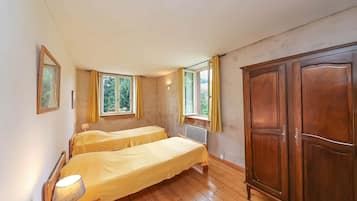 2 slaapkamers, een strijkplank/strijkijzer, gratis wifi, beddengoed