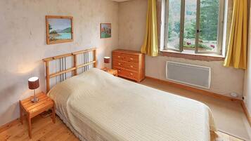 2 chambres, fer et planche à repasser, Wi-Fi gratuit, draps fournis