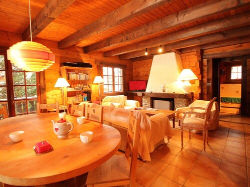 Chalet 4 chambres sur pistes débutants avec balcon et parking, à 350m des commerces