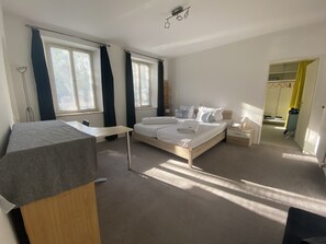 2 bedrooms, desk, travel crib, free WiFi - Ferienwohnung Am Franziskanergarten (Bad Tölz)