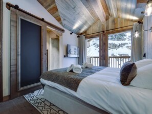 4 bedrooms, free WiFi, bed sheets