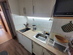 Frigorífic, microones, forn i placa de cuina 