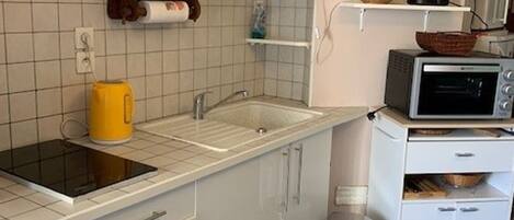 Fridge, microwave