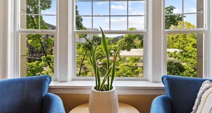 Monthly Rental - NW Studio w/ A View - Close to Everything!