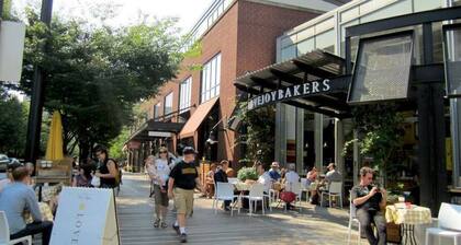 Monthly Rental - NW Studio w/ A View - Close to Everything!