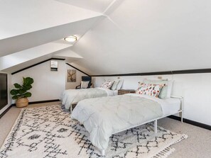 3 bedrooms, desk, iron/ironing board, WiFi