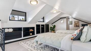 3 bedrooms, desk, iron/ironing board, WiFi